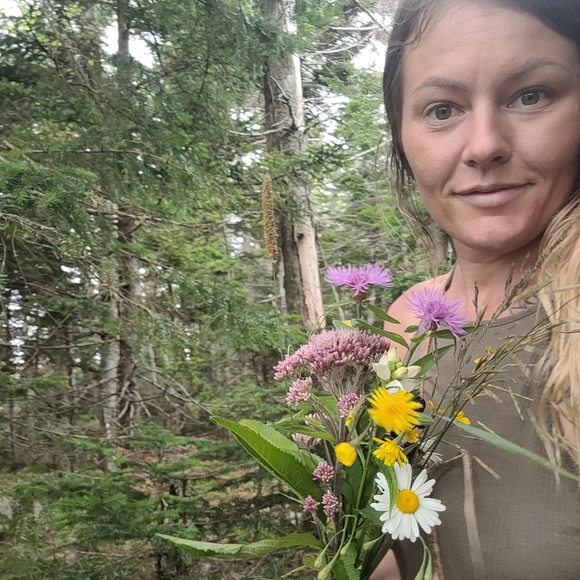 Meet your Posher, Megan Daisy - Picture 7 of 7